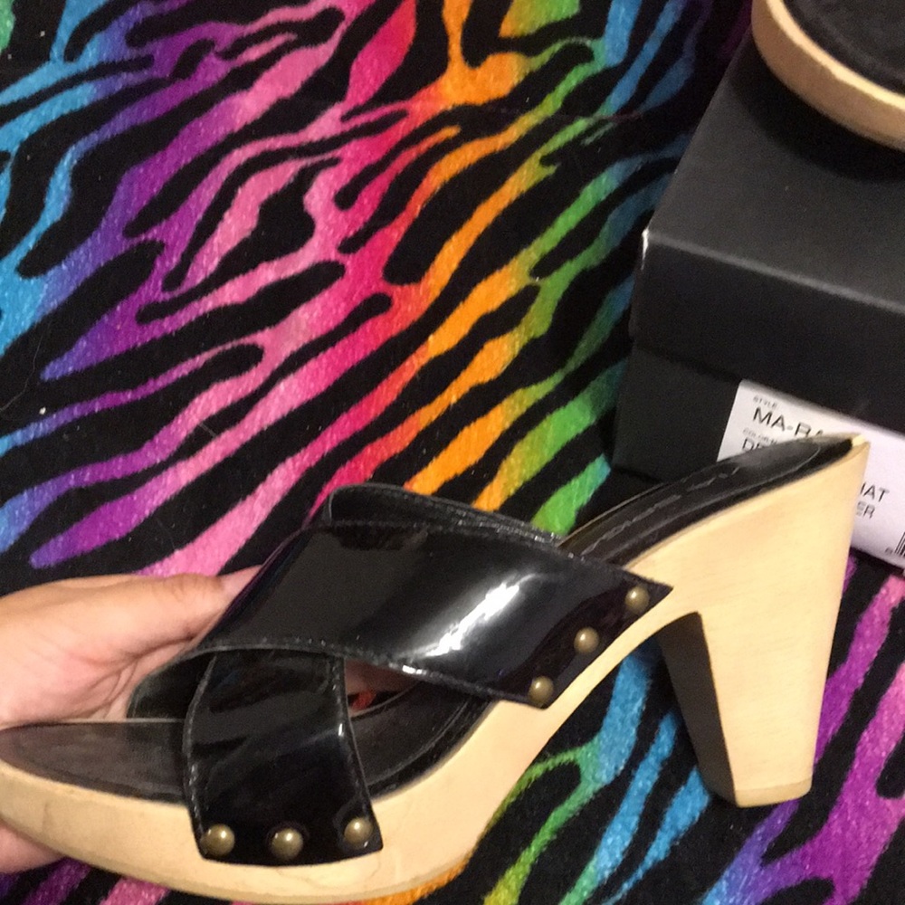 MA-Raisa Heels
